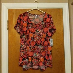 A New with Tags Lularoe Brand Classic Tee XL